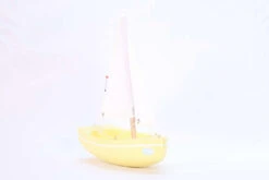 Bateau-jouet En Bois Jaune Sloop 21 Cm Tirot -Jouets Pour Enfants Bateaujouet en bois jaune Sloop 21 cm Tirot 2