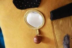 Coussin D'activités Maison Moutarde Les Moustaches Moulin Roty -Jouets Pour Enfants Coussin d activites maison moutarde Les Moustaches Moulin Roty 3