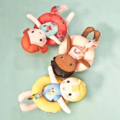 Poupée De Bain Axelle Le Crabe Lilliputiens 9 Poupée De Bain Axelle Le Crabe Lilliputiens -Jouets Pour Enfants Poupee de bain Axelle le crabe Lilliputiens 4