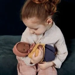 Poupon Mimosa 32 Cm Pomea Djeco -Jouets Pour Enfants Poupon Mimosa 32 cm Pomea Djeco 4