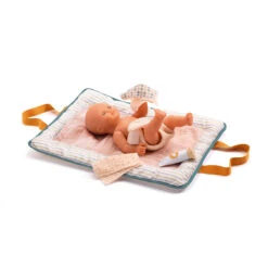 Sac à Langer Poupon Blue Fly Pomea Djeco -Jouets Pour Enfants Sac a langer poupon Blue Fly Pomea Djeco 1